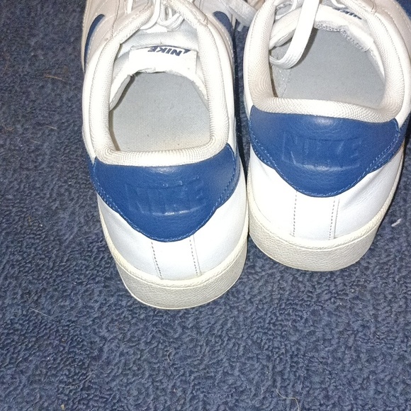 Nike sneakers - Picture 2 of 5